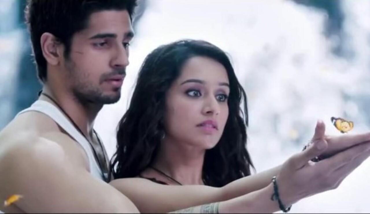 Galliyaan – Ek Villain
Ankit Tiwari and Shraddha Kapoor’s song from the 2014 film Ek Villain is still counted amongst some of the most favourite romantic songs. It features a lovely chemistry between the actress and Siddharth Malhotra.